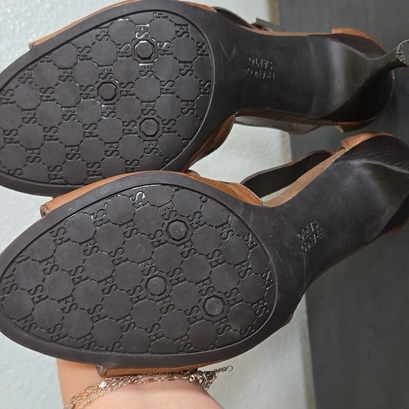 Franco Sarto Tan Folly T-strap Leather Heels Size 10 - Picture 6 of 9